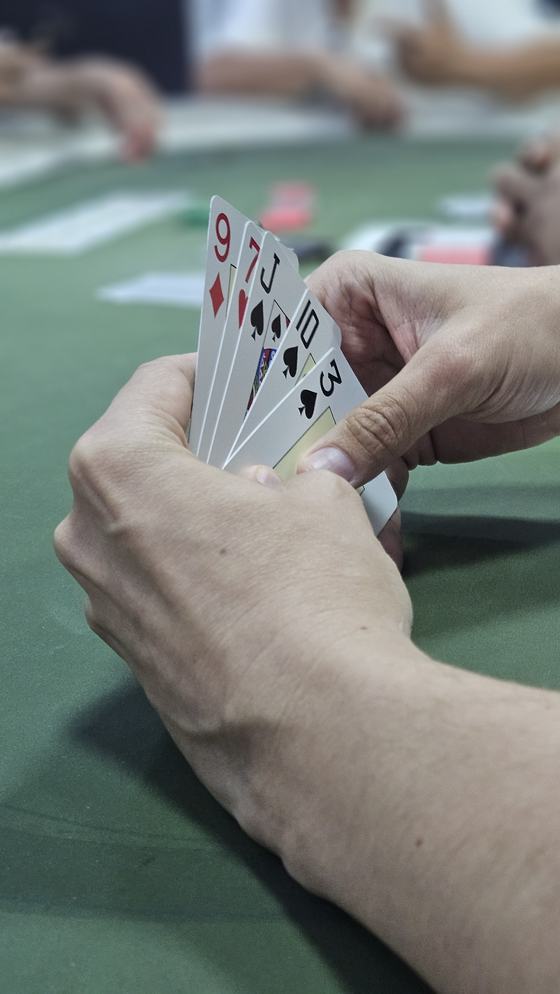 Leque de cartas na mesa