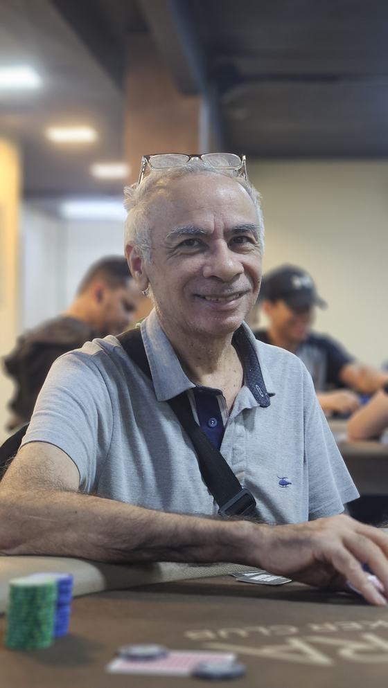 Jogador sorrindo na Quadra