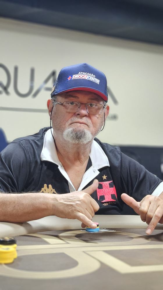 Jogador na mesa da Quadra